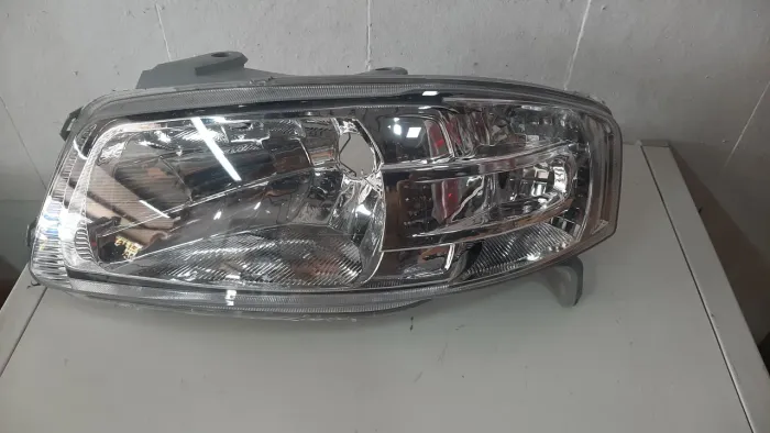 Farol G4 (esquerdo)