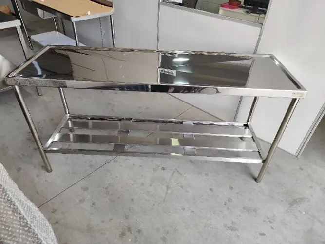Mesa Inox 1,80m com prateleira reforçada para alto uso