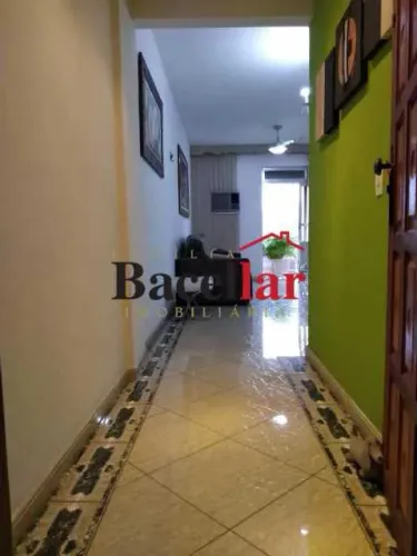 Apartamento - / Residencial / Olaria