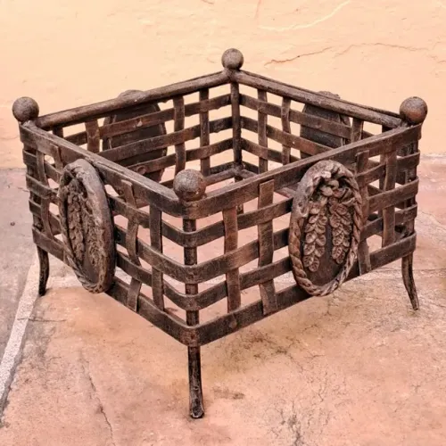 Suporte Decorativo em Ferro Fundido - para Cachepô, Velas, etc.