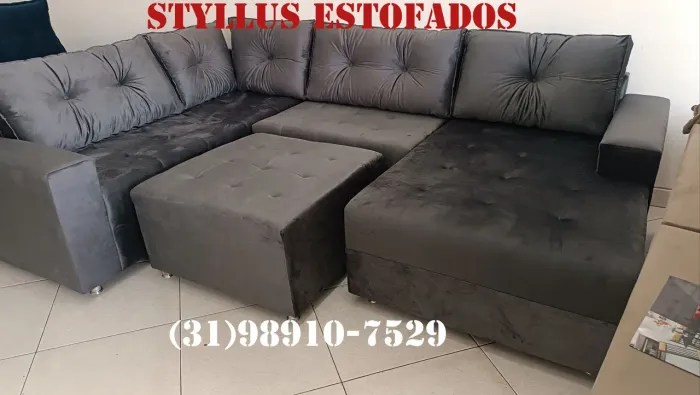 Sofá de canto moderno com puff