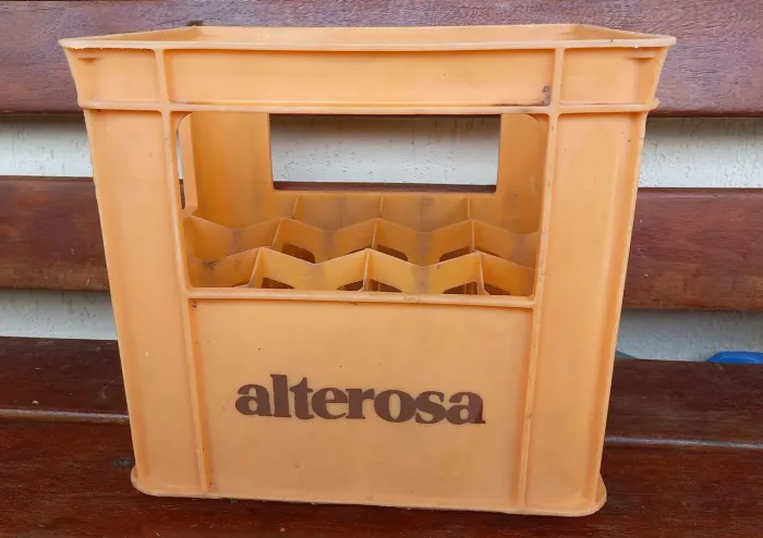 Engradado refrigerante alterosa ano 1978 antiguidade enfeite decoração garrafa grande raro