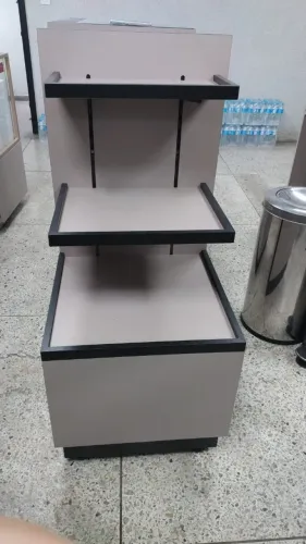 Mostruário com prateleiras reguláveis - faça sua proposta!