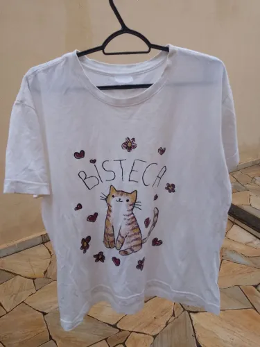 Camiseta palha 'Biateca' de Ordem Paranormal tamanho P