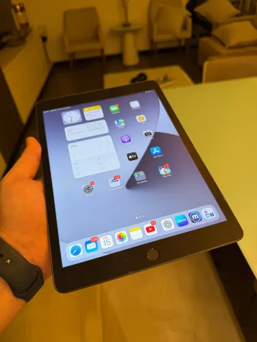 iPad 9º, 64 gb, cinza-espacial, acompanha caneta e capa WB, estado de zero 