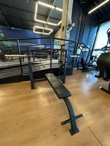 Supino reto - Marca Matrix (com a barra) 