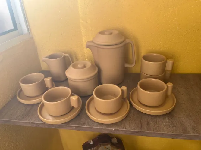 Conjunto de chá em cerâmica rústica