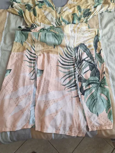 Vestido floral com fenda