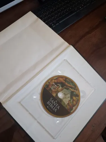  Biblia e DVD Santa Bíblia - Versão Completa