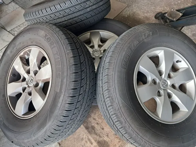 Rodas aro 16 Hilux Prata com Pneus 265 70 16 Xbri Forza jogo Pickup 