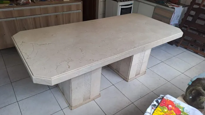 Mesa de Jantar de Mármore