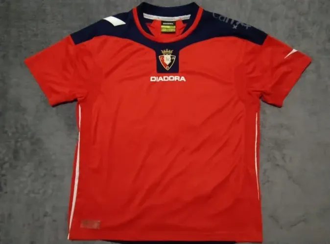 Camisa Oficial Osasuna (Espanha) Diadora 2009-2010, #16, tamanho PP (49x62cm).