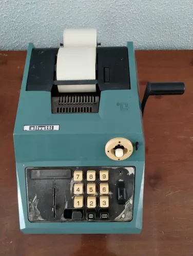 Máquina de Calcular Olivetti Antiga