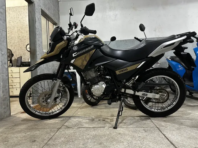 Crosser Z 2023 em bom estado