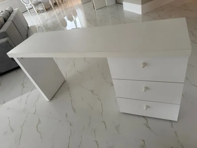 Escrivaninha Tok Stok com 3 gavetas