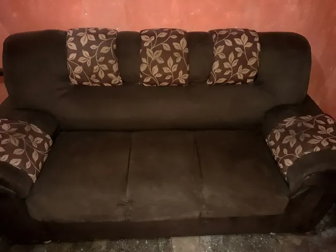 Sofá Grande 3 lugares NÃO ENVIAMOS, RETIRADA NO LOCAL