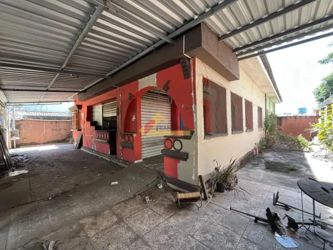 Casa localizada no Centro