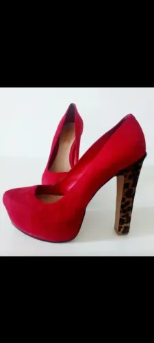 Peep Toe Schutz Vermelho com Salto Animal Print