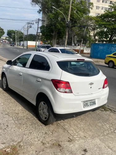 Onix lt 1.0. Ótimo estado. Pneus novos. Documentos ok. 