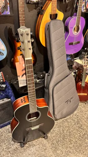 Violão aço tampo sólido maciço Tagima Hampton preto com Bag