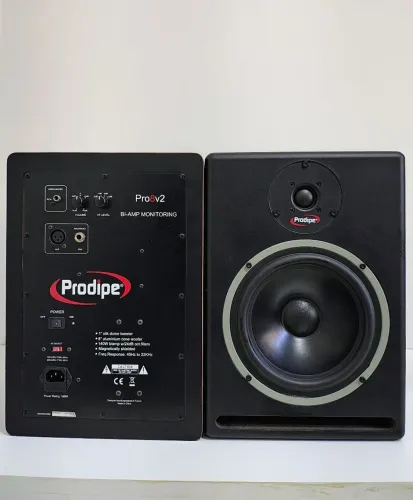 Monitores de referência Pro8v2