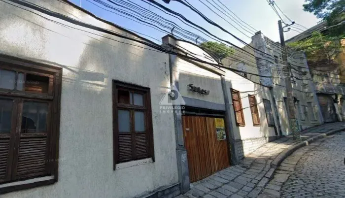 Oportunidade para investidores! Conjunto com 3 imóveis à venda