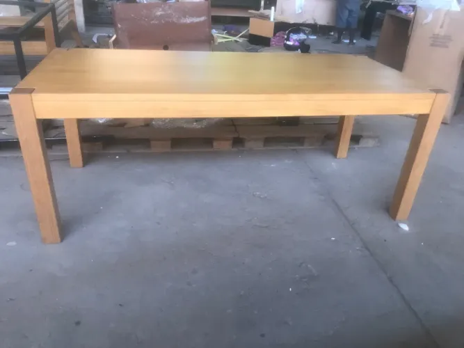 Mesa de Jantar em Madeira Amadeirada