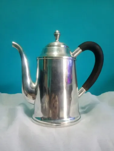 Antigo e lindo bule para café prata St .James