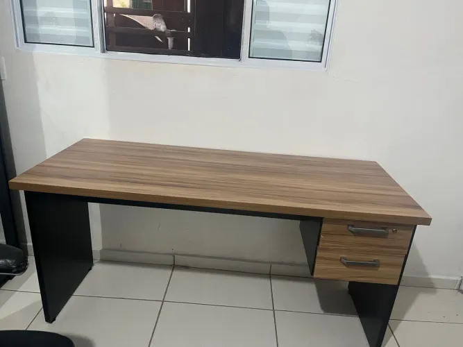 Mesa de Escritório com 2 Gavetas