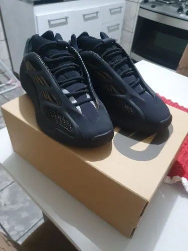 Yeezy 700 v3 40 (COM DETALHE) Original com Nota Fiscal