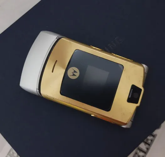 Motorola V3i linha v3 celular antigo RELIQUIA dourado e prata 