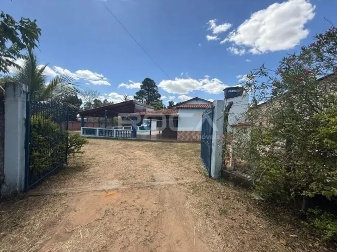 Chácara à venda em São Carlos com piscina e churrasqueira