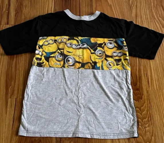 Camiseta Minions tamanho 6 anos importada (Desapego)