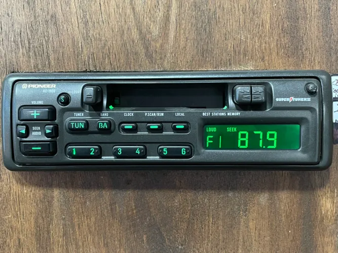 Toca fita rádio e com Bluetooth Pioneer KE-1900 na oferta so 999,99