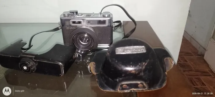 Conjunto de três máquinas fotográficas antigas 