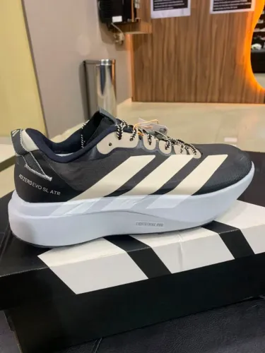 Tênis adizero 1:1 $600