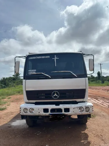 Vendo caminhão caçamba Mercedes