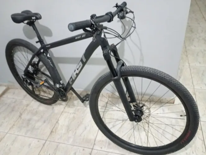 Vendo bicicleta FIRST aro 29 com peças da Shimano