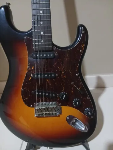 Guitarra tagima + cubo + pedaleira
