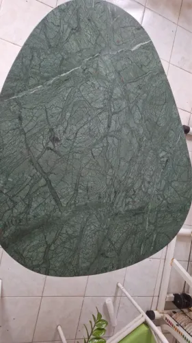 Tempo de mesa em granito