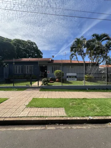 Casa com 03 Dormitórios - Zona 02