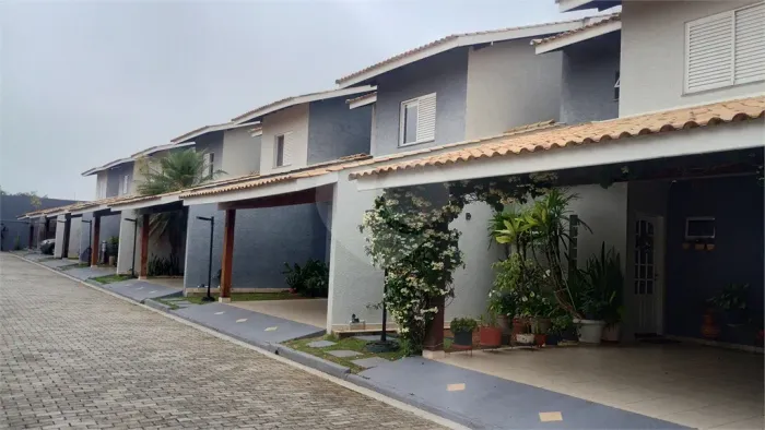Casa à venda com 3 quartos, sendo 1 suíte, no condomínio Mogi Hills II, Mogi das Cruzes - 