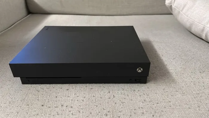 Xbox one x com 4 manetes