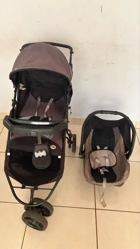 Carrinho de bebe mais bebê conforto 