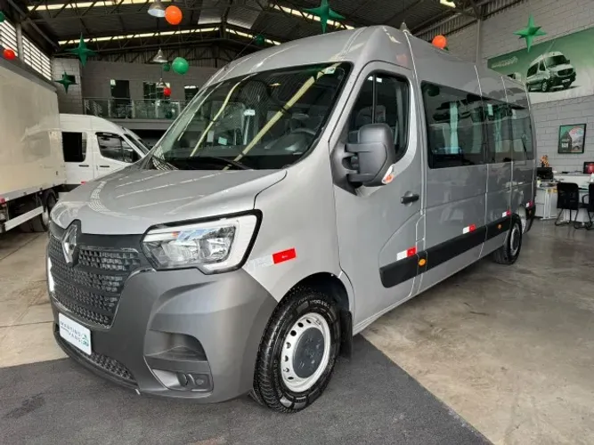 Renault Master 2.3 DCI Executive Longo 16L Dies 2027
