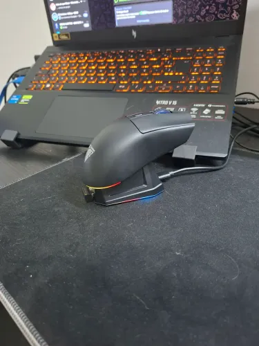 Mouse gamer sem fio RGB com dock de carregamento grátis