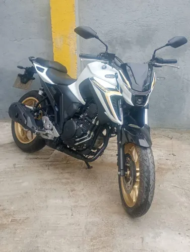 Vendo moto Fazer 250