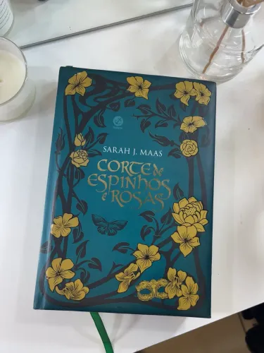 Livro Corte de Rosas e espinhos edição de luxo