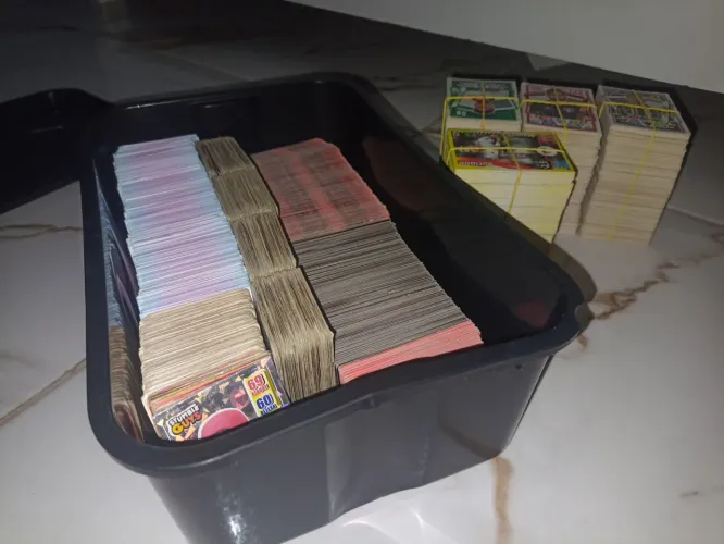 Vende-se cartinhas (cards) variáveis e usados em boas condições