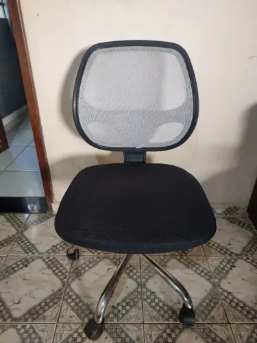 Cadeira de escritório preta